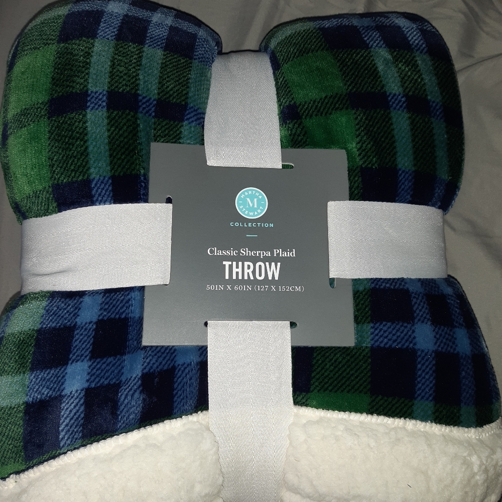 MARTHA STEWART SHERPA THROW... 50IN×60IN